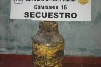 Robó una garrafa y la descartó de camino