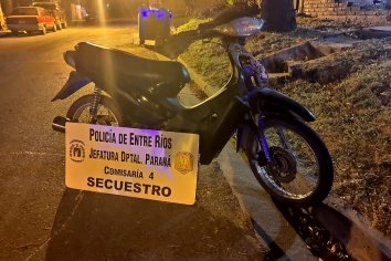 Le robaron la moto y la dejaron abandonada en cercanías