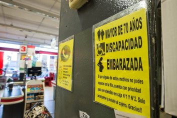 Promueven el cumplimiento de cajas con prioridad para adultos mayores