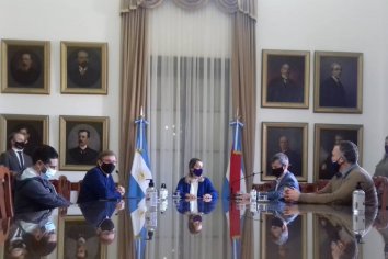 "El plan de vacunación avanza pero tenemos que seguir cuidándonos" remarcó Stratta