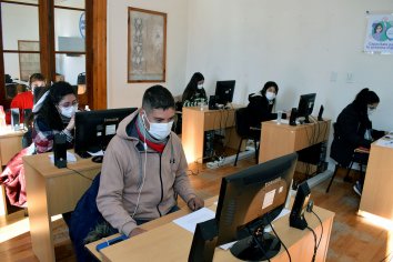 Salud fortalece el 0800 VACU con la incorporación de becarios al equipo de atención