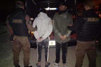 Le robaron, los corrió y quedaron detenidos