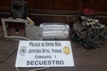 Dos menores fueron aprehendidos con cables y elementos de electricidad