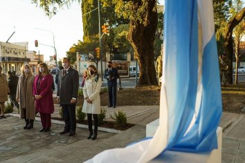 Bahl: “Mantener la bandera bien alta es símbolo de unidad y esperanza”