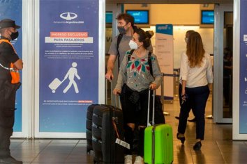 Levantarán los cupos para pasajeros que regresan al país en avión