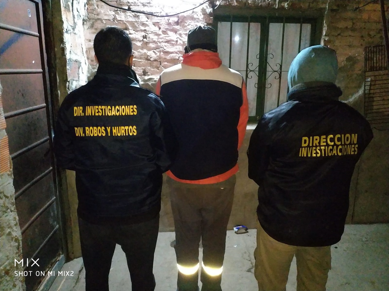 Allanaron una vivienda en barrio Mosconi , un detenido - Vimarsana News