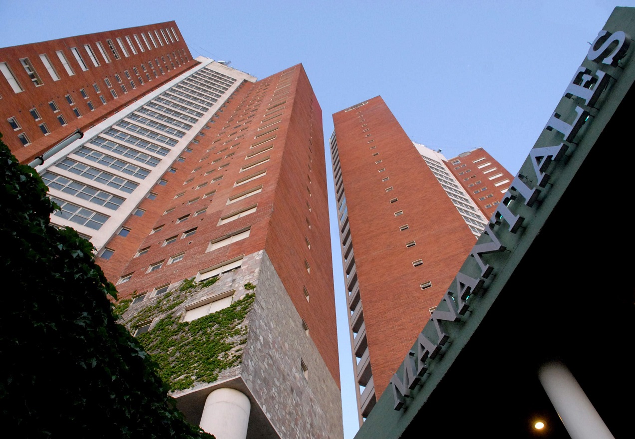 Cerró el histórico hotel Torre de Manantiales y se convertirá en edificio de departamentos y oficinas - Vimarsana News