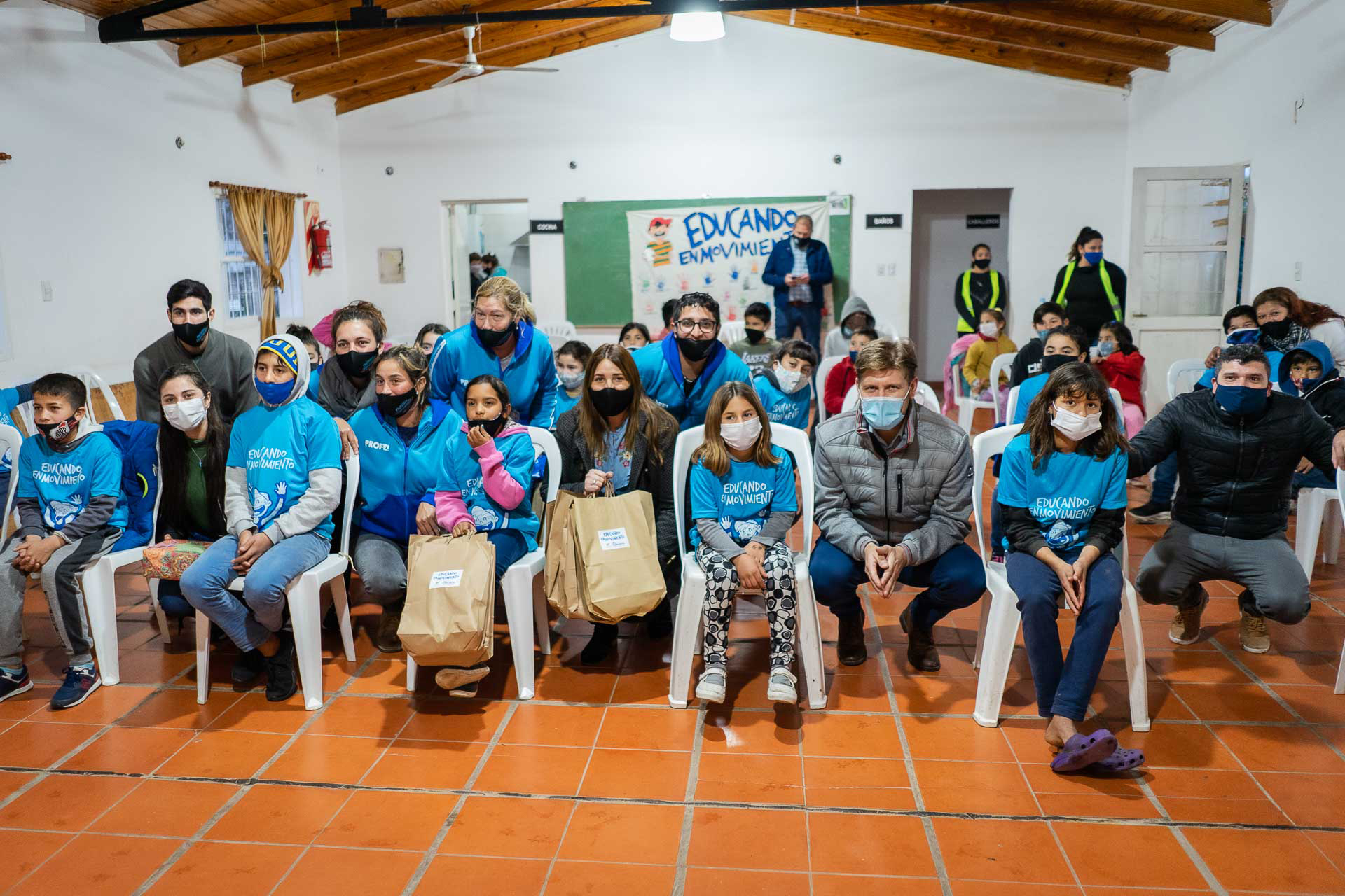 El Becario entregó en Tala kits a niños y niñas que asisten al programa de apoyo escolar del organismo - Vimarsana News