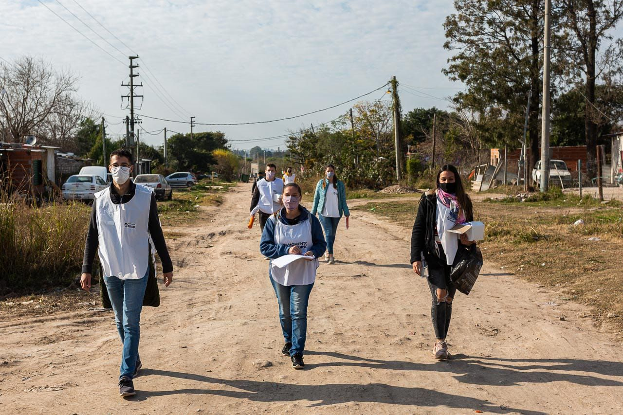 La Municipalidad de Paraná lleva adelante recorridos casa por casa inscribiendo para la primera dosis - Vimarsana News
