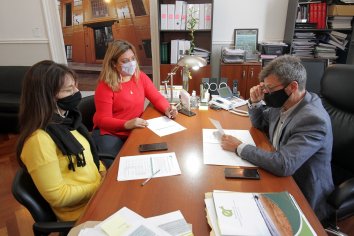Evalúan las obras en infraestructura escolar y sanitaria de Paraná Campaña