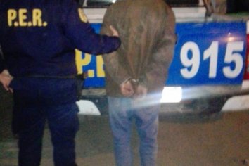 Dejó inconsciente a una mujer en la vía pública