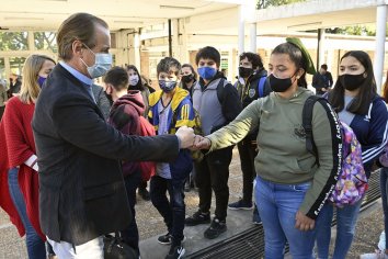 Bordet destacó el retorno a las clases presenciales con carga horaria completa