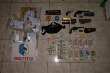 Colonia Avellaneda: Secuestraron un kilo de cocaína, armas, dólares y pesos