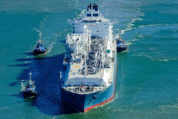 Como en el Canal de Suez: un buque gasero varado bloquea el comercio exterior argentino