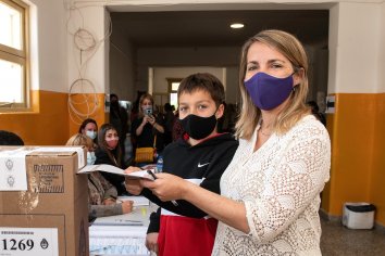 La vicegobernadora Laura Stratta votó en Victoria e invitó a que la gente se acerque a las urnas