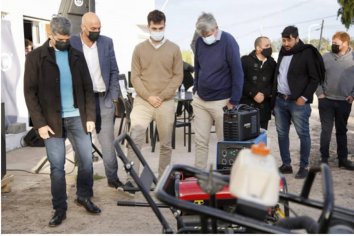 Entregaron equipamientos en dos localidades entrerrianas