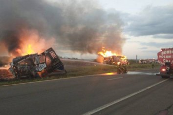 Dos camiones se incendiaron tras choque en cadena
