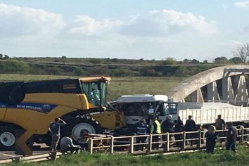 Grave accidente en la ruta 131 entre una cosechadora y un camión