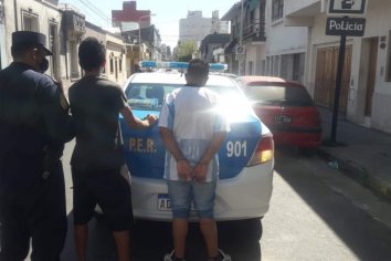 Gresca entre dos masculinos culminó con detenidos y personal policial agredido