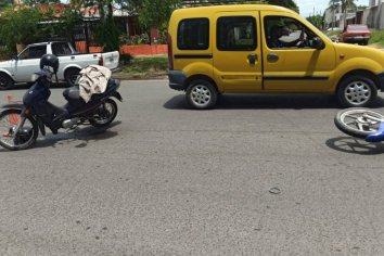 Jovenes hospitalizados tras colisión de motos