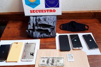 Le compraron un IPhone con dólares falsos