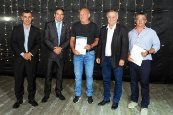El gobierno provincial entregó aportes a instituciones deportivas de Larroque