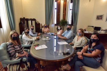 La vicegobernadora Stratta encabezó una reunión de trabajo con la Uocra y la Cámara de la Construcción