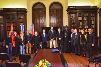 Quedó inaugurada en la Cámara de Diputados la muestra sobre el genocidio armenio