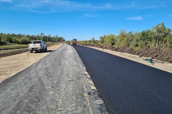 Se trabaja en la pavimentación del acceso sur a La Paz