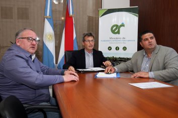 Gestionan el acompañamiento de la provincia para obras de cordón cuneta en la comuna La Clarita