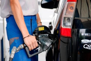 La venta de combustibles cayó en los últimos tres meses