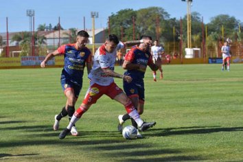 Atlético Paraná empató en Corrientes