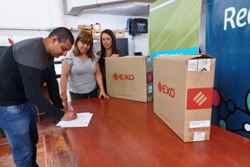 Distribuyen computadoras y optotipos en establecimientos sanitarios de los departamentos Uruguay, Tala y Federación