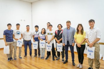 El Becario otorgó nuevas becas a estudiantes que representan a Entre Ríos a nivel nacional
