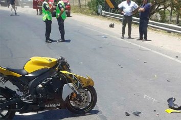 Falleció un motociclista tras cruzarse de carril e impactar contra camión de frente