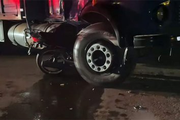 Falleció adolescente que iba en moto y chocó violentamente contra un camión