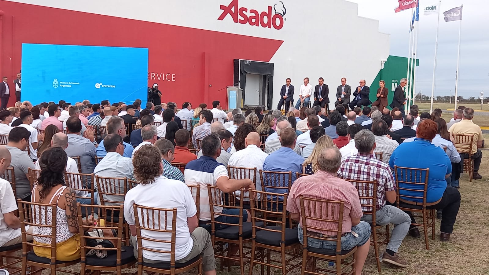 Massa desembarc&oacute; en Entre R&iacute;os para coordinar el fortalecimiento a industriales y productores