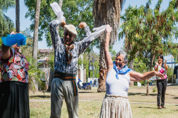 Adultos mayores de la Colonia Municipal de Verano disfrutaron de una jornada de peña
