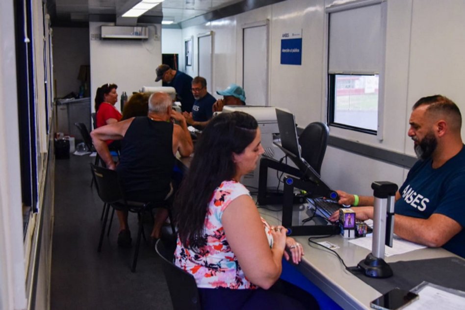 Vecinos de Paraná realizaron trámites en el Operativo Verano de ANSES ...
