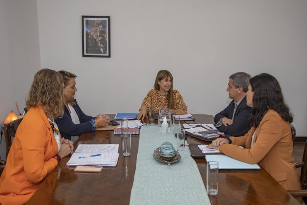 La ministra Sonia Velázquez y el diputado Jorge Cáceres abordaron una agenda de trabajo conjunta
