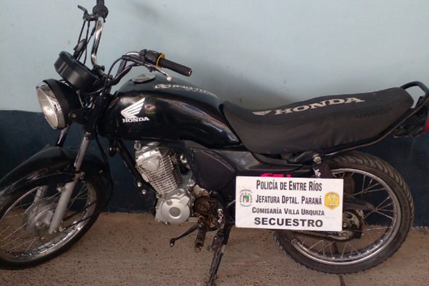 Personal policial recuperó una moto robada en barrio Incone