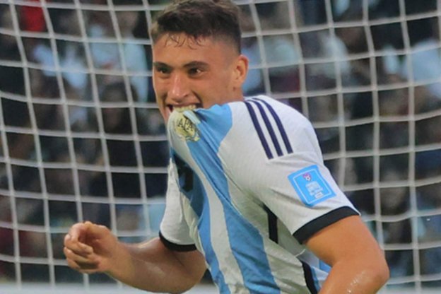 Argentina goleó a Guatemala y clasificó a octavos