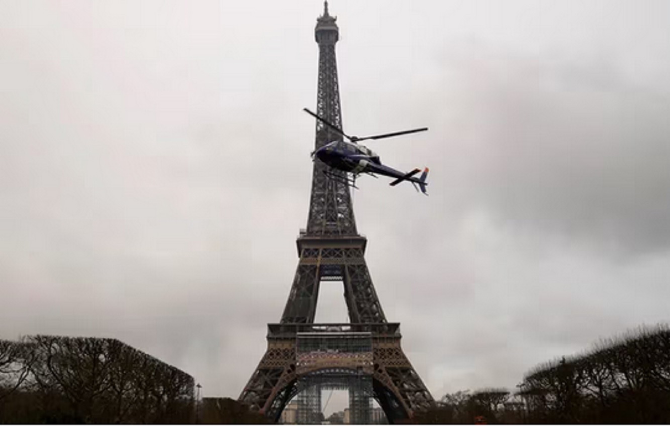 Evacúan la Torre Eiffel por una amenaza de bomba - Noticias | La voz 90.1