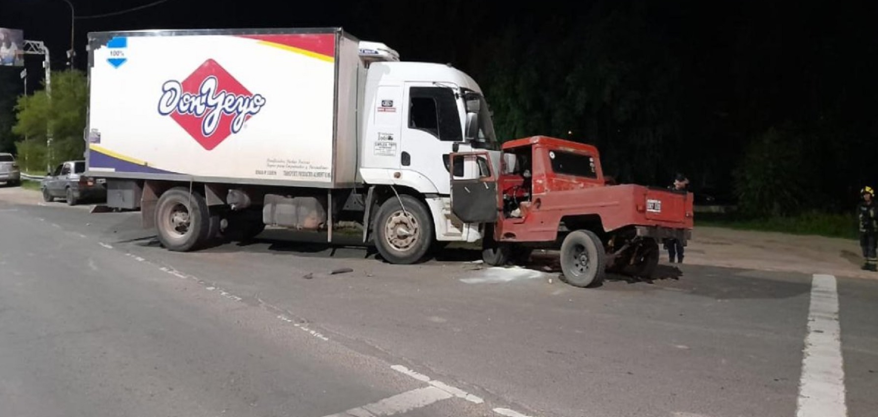 Detuvieron al conductor del camión que chocó un Jeep donde murieron dos ...