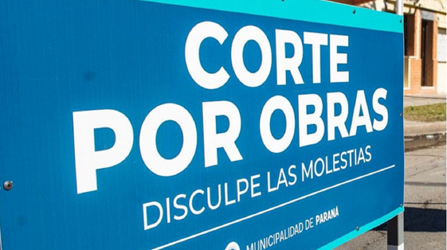 Por obras, interrumpen el tránsito en una calle céntrica de Paraná hasta el mediodía