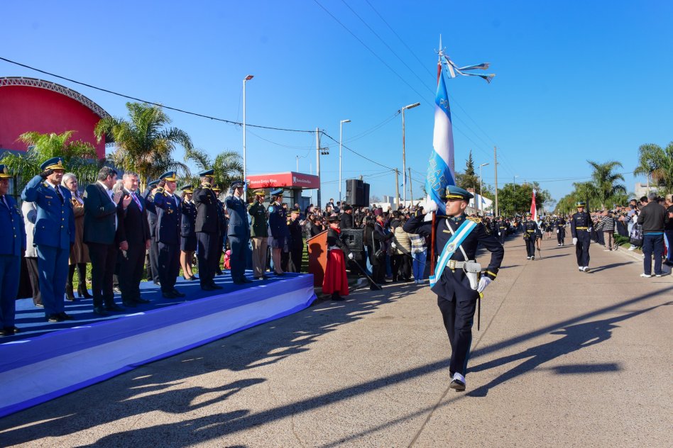 Cadetes y aspirantes de las fuerzas de seguridad juraron a la Bandera ...