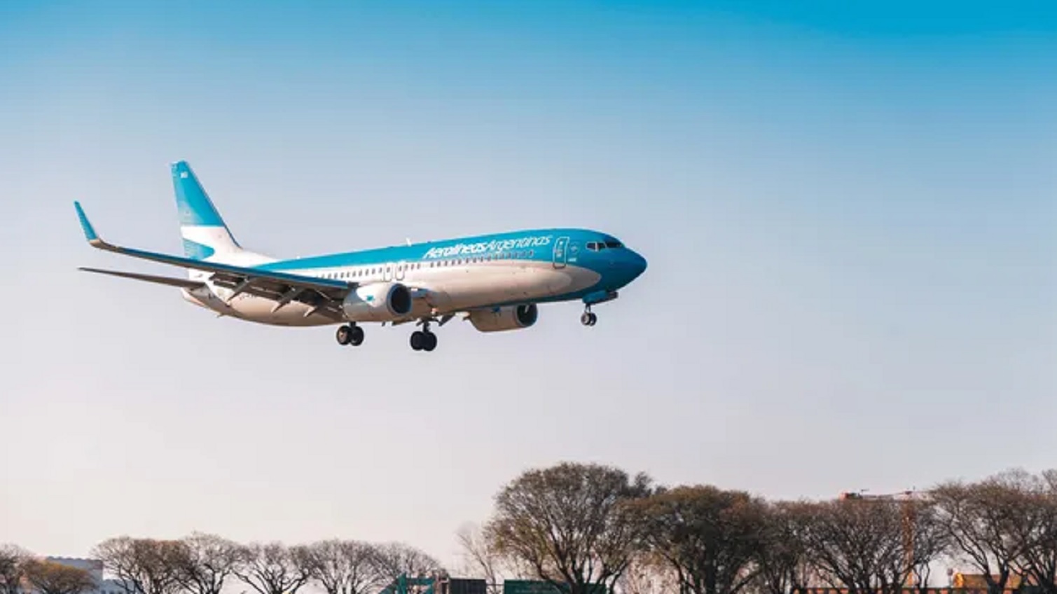 Aerolíneas Argentinas suspendió su vuelo inaugural Buenos Aires - Aruba por la situación en Venezuela