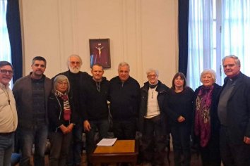 Pedido de expulsión del cura Olivera Ravasi