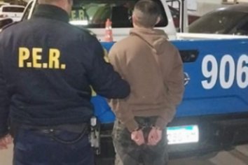 Lesionó a una mujer con una botella de vidrio para robarle el celular