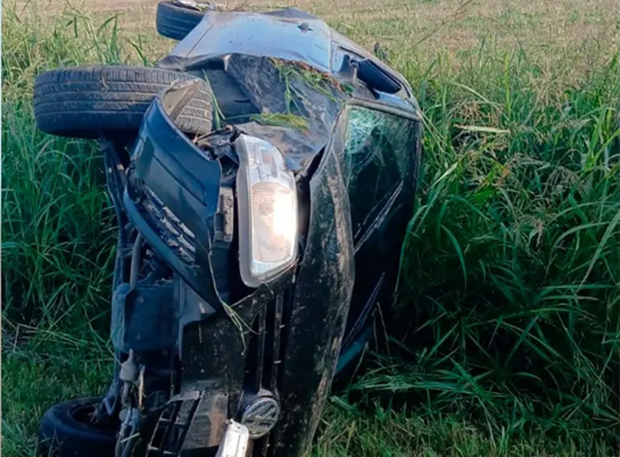 Ruta 35: Conductor se durmió al volante y volcó